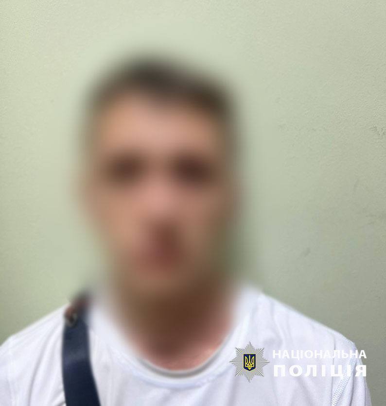 Побили та пограбували двох підлітків на Печерську в Києві: поліція затримала двох зловмисників. Фото
