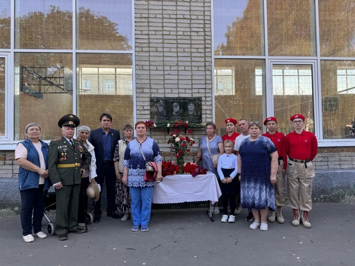 Назвали "найкращим сином країни": у Росії відкрили меморіальну дошку ліквідованому в Україні окупанту, який сидів у тюрмі за вбивства