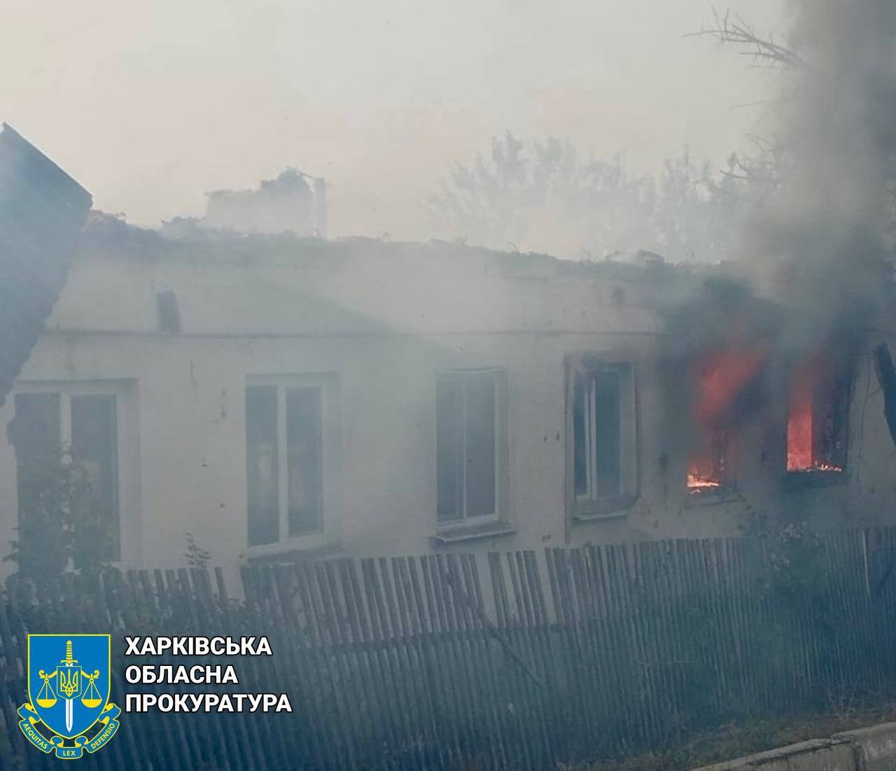 Оккупанты ударили по Харьковщине, поврежден дом: пострадал мужчина. Фото