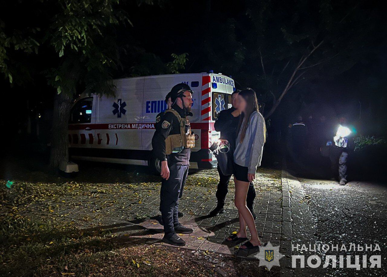 Окупанти вдарили по житловій забудові й території підприємства в Запоріжжі: постраждали восьмеро людей. Фото і відео