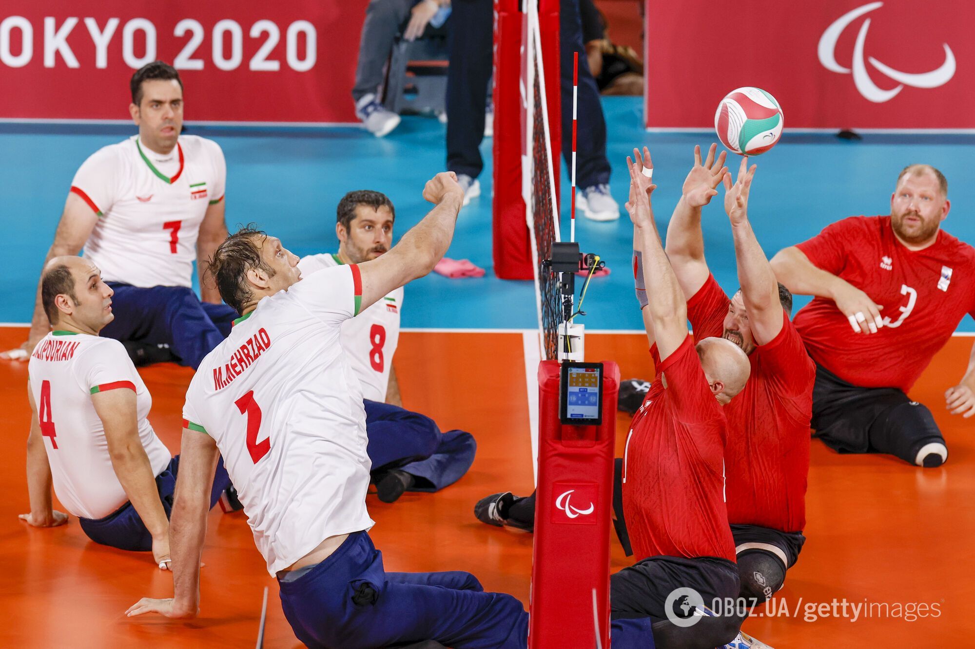 Другу найвищу людину у світі змусили спати на підлозі в паралімпійському селищі. Фото