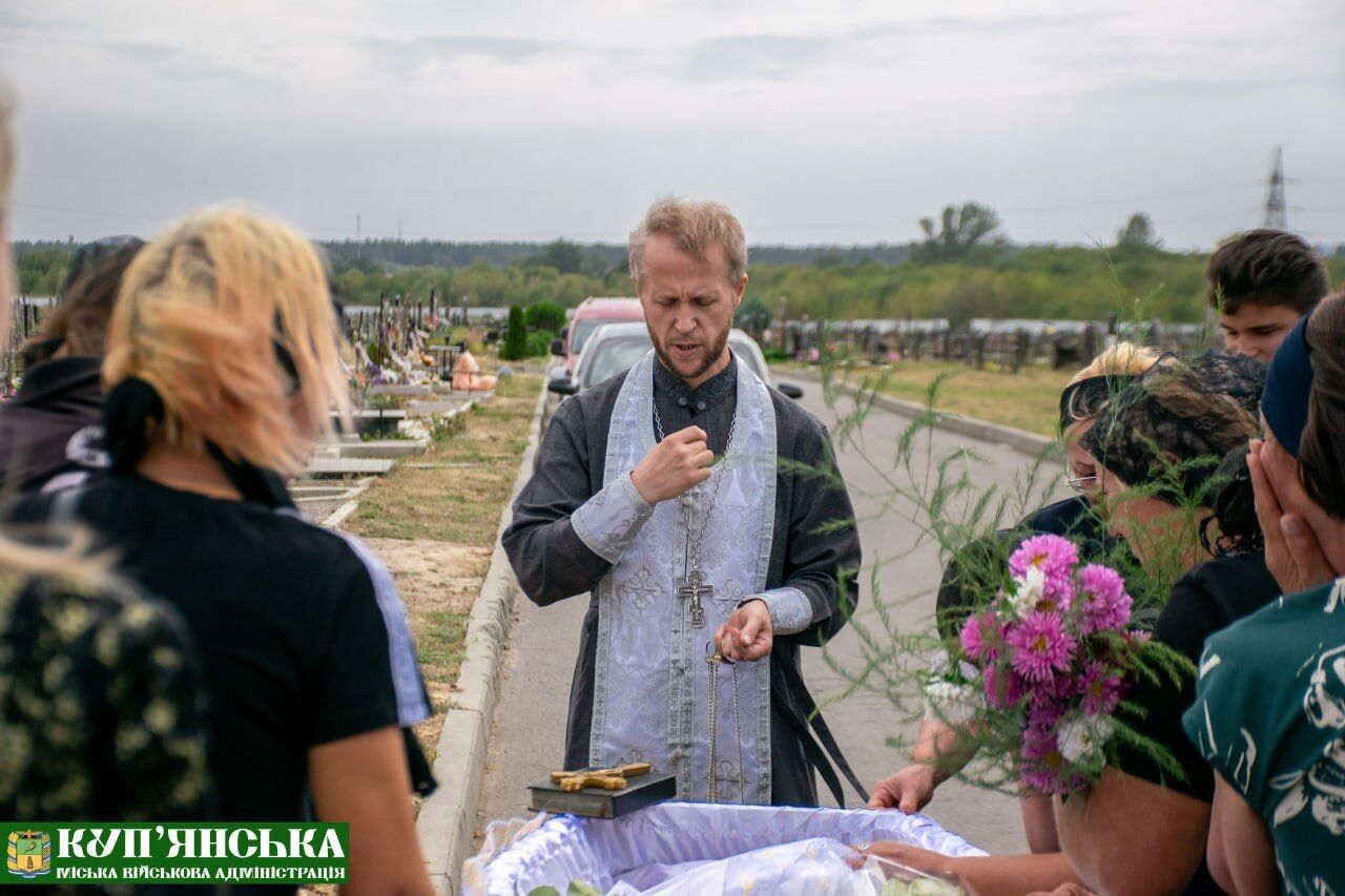 Похорон дівчинки-підлітка