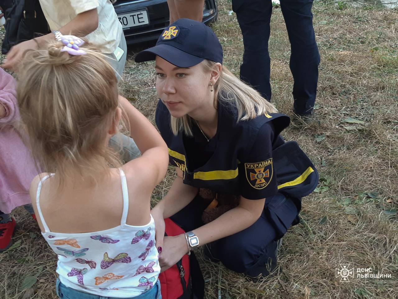 Во Львове в результате вражеской атаки горели жилые дома, есть погибшие, пострадали десятки людей: среди них дети. Фото и видео