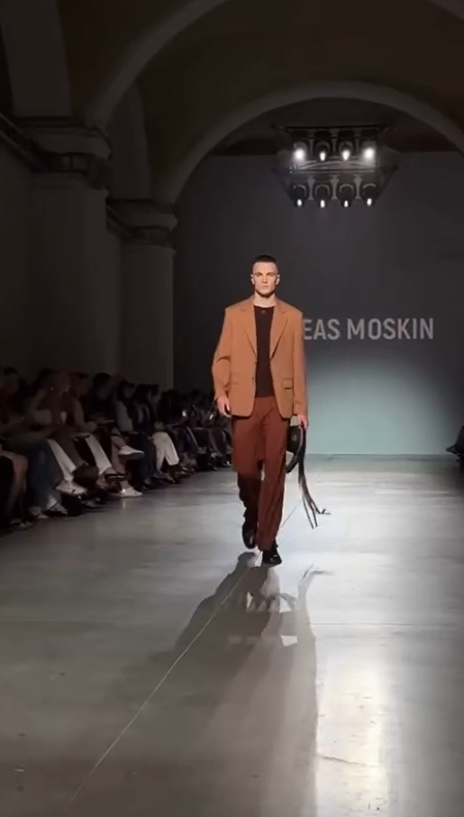 Ветерани війни з важкими пораненнями дебютували на Ukrainian Fashion Week: мережа в захваті. Відео