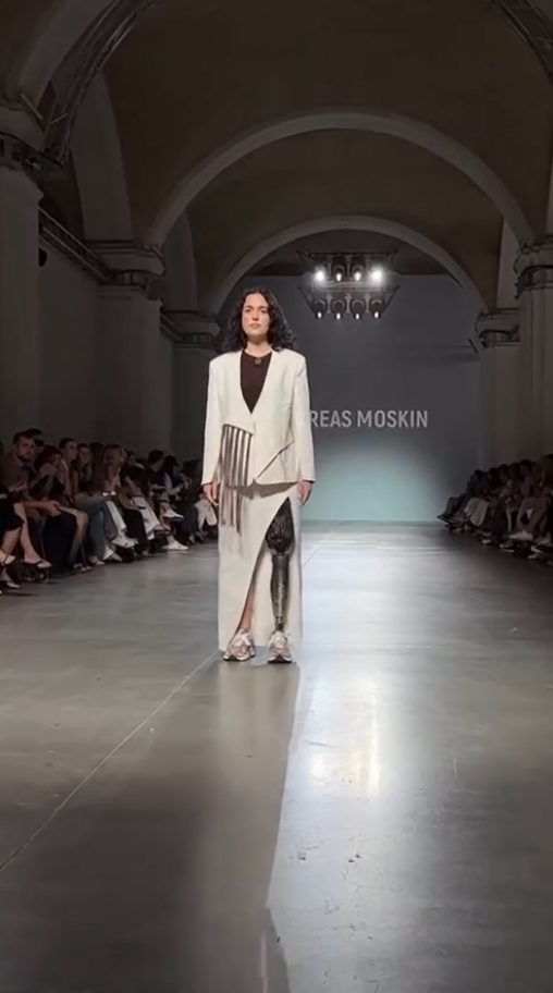 Ветерани війни з важкими пораненнями дебютували на Ukrainian Fashion Week: мережа в захваті. Відео