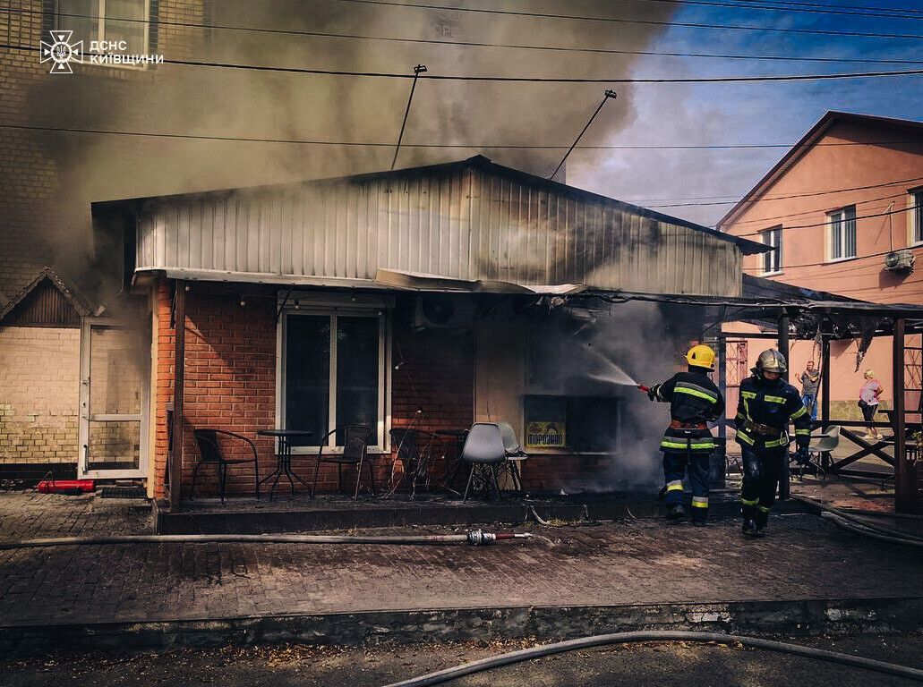 В Киевской области из-за возгорания генератора произошел пожар в кафе. Подробности и фото