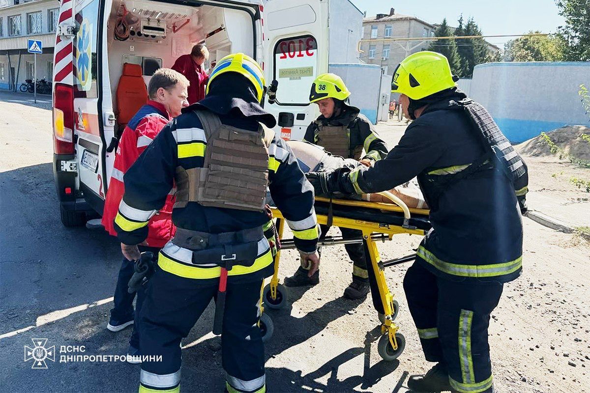 Росіяни атакували Павлоград, є руйнування: одна людина загинула, 82 постраждали. Фото