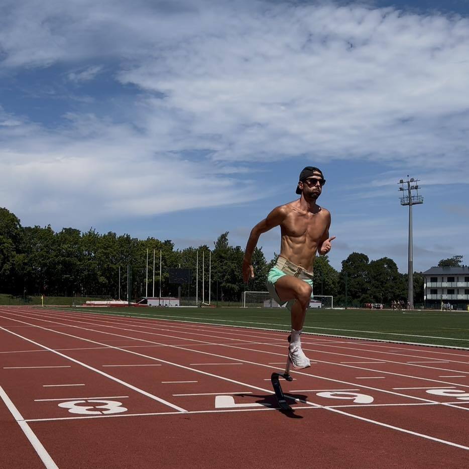 Відео того, що зробив одноногий атлет на Паралімпіаді, зібрало 38 млн переглядів за кілька діб