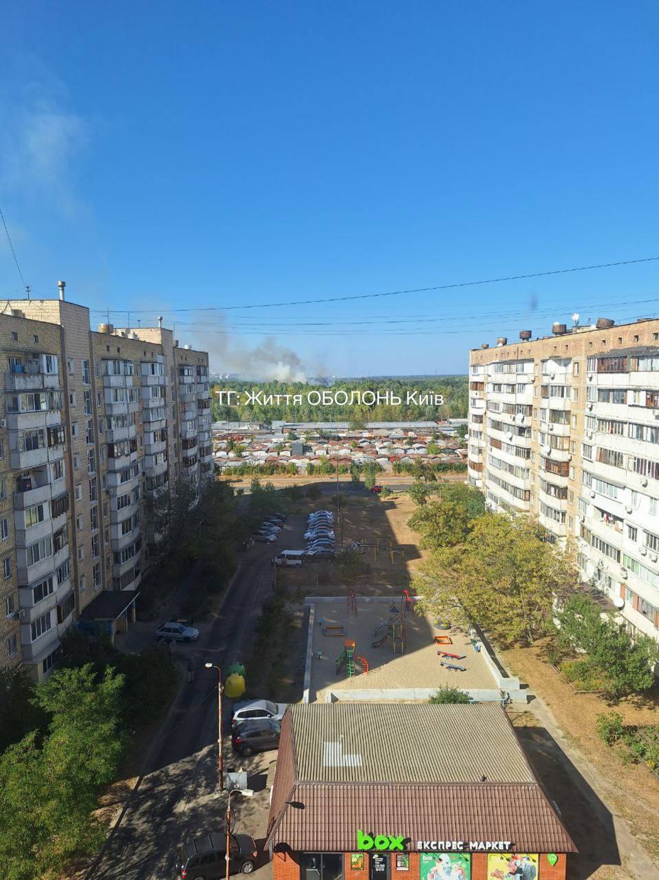 В Киеве на Оболони произошел масштабный пожар: дым был виден в нескольких районах. Фото и видео