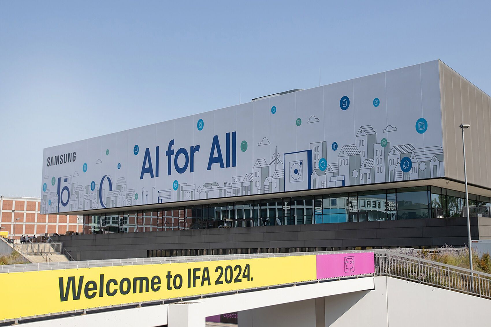 Повноцінний кінотеатр вдома: Samsung представив проєктори The Premiere зі штучним інтелектом