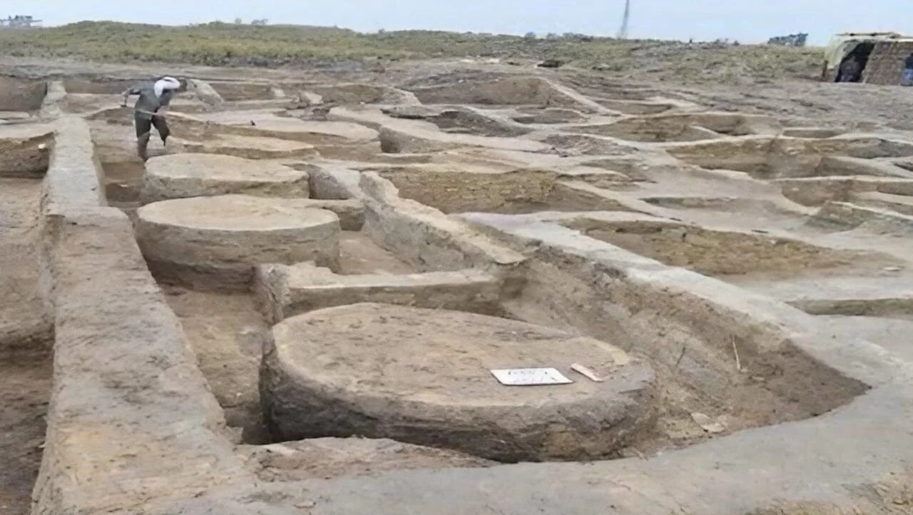 В Египте обнаружили меч фараона Рамзеса II и другие старинные артефакты. Фото