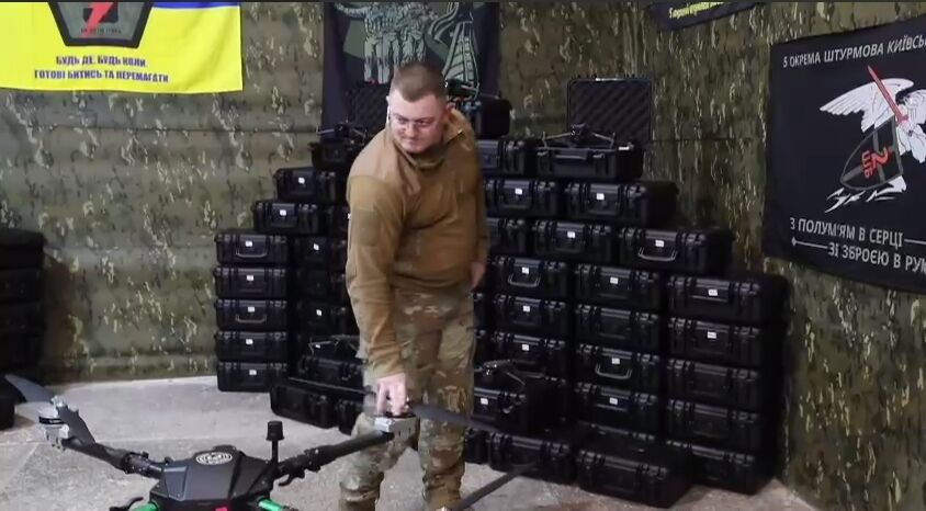 Кличко зустрів Новий рік із захисниками України на фронті та передав їм чергову партію допомоги від Києва. Відео