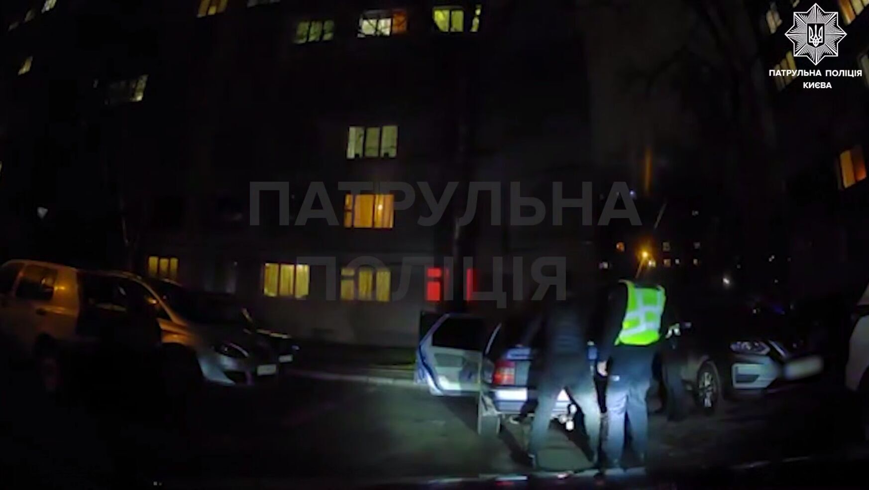 "Я не їхав, я пасажир": у Києві п’яний водій намагався уникнути покарання за порушення ПДР. Відео