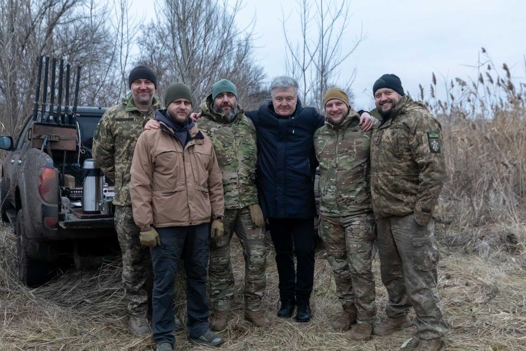 "Солдати роблять неможливе": Петро і Марина Порошенки привітали з Новим роком, побажали перемоги і миру. Відео
