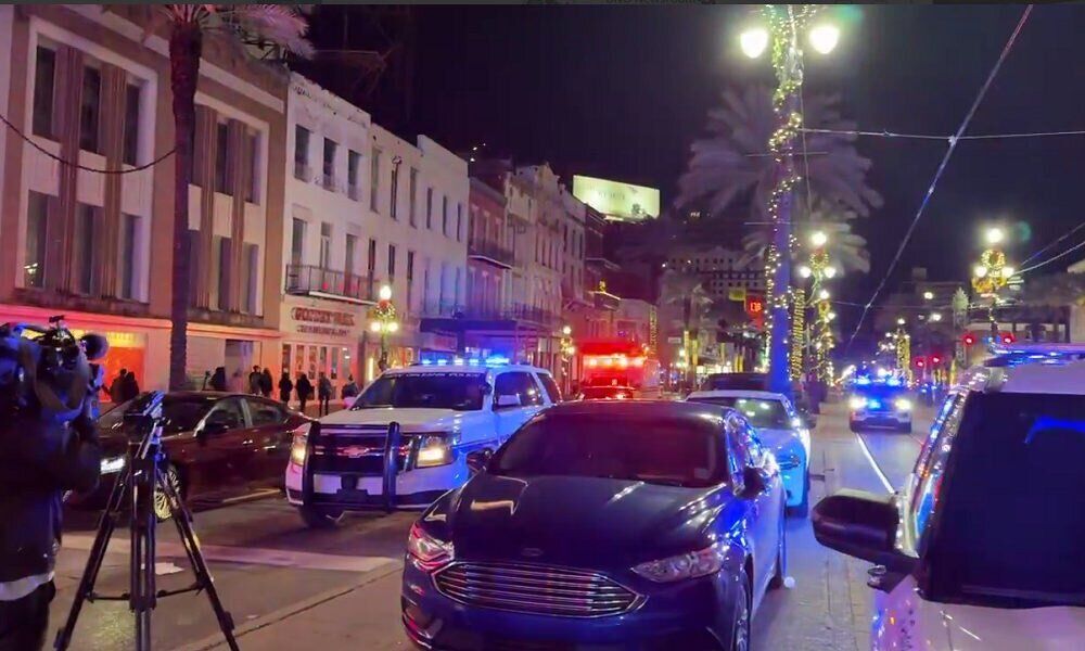 В Новом Орлеане авто влетело в толпу людей: 15 человек погибли, больше 50 ранены. Фото и видео