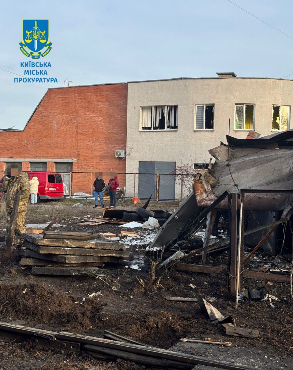 Окупанти атакували Київ дронами в перший день нового року: виникли пожежі, є руйнування, загиблі та постраждалі. Фото й відео