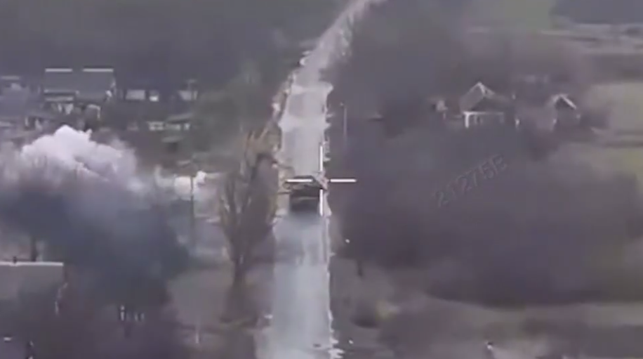 "Ворог принишк у приватному секторі": у ЗСУ показали бій проти росіян у Покровську. Відео