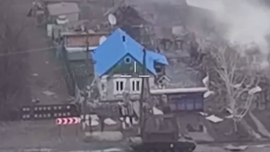 "Ворог принишк у приватному секторі": у ЗСУ показали бій проти росіян у Покровську. Відео