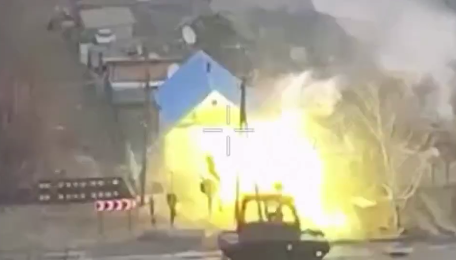 "Ворог принишк у приватному секторі": у ЗСУ показали бій проти росіян у Покровську. Відео