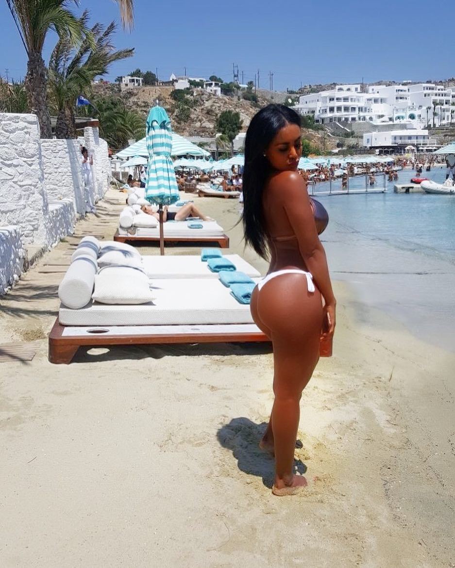 Модель Playboy, встречавшаяся со знаменитым футболистом, умерла от подтяжки ягодиц