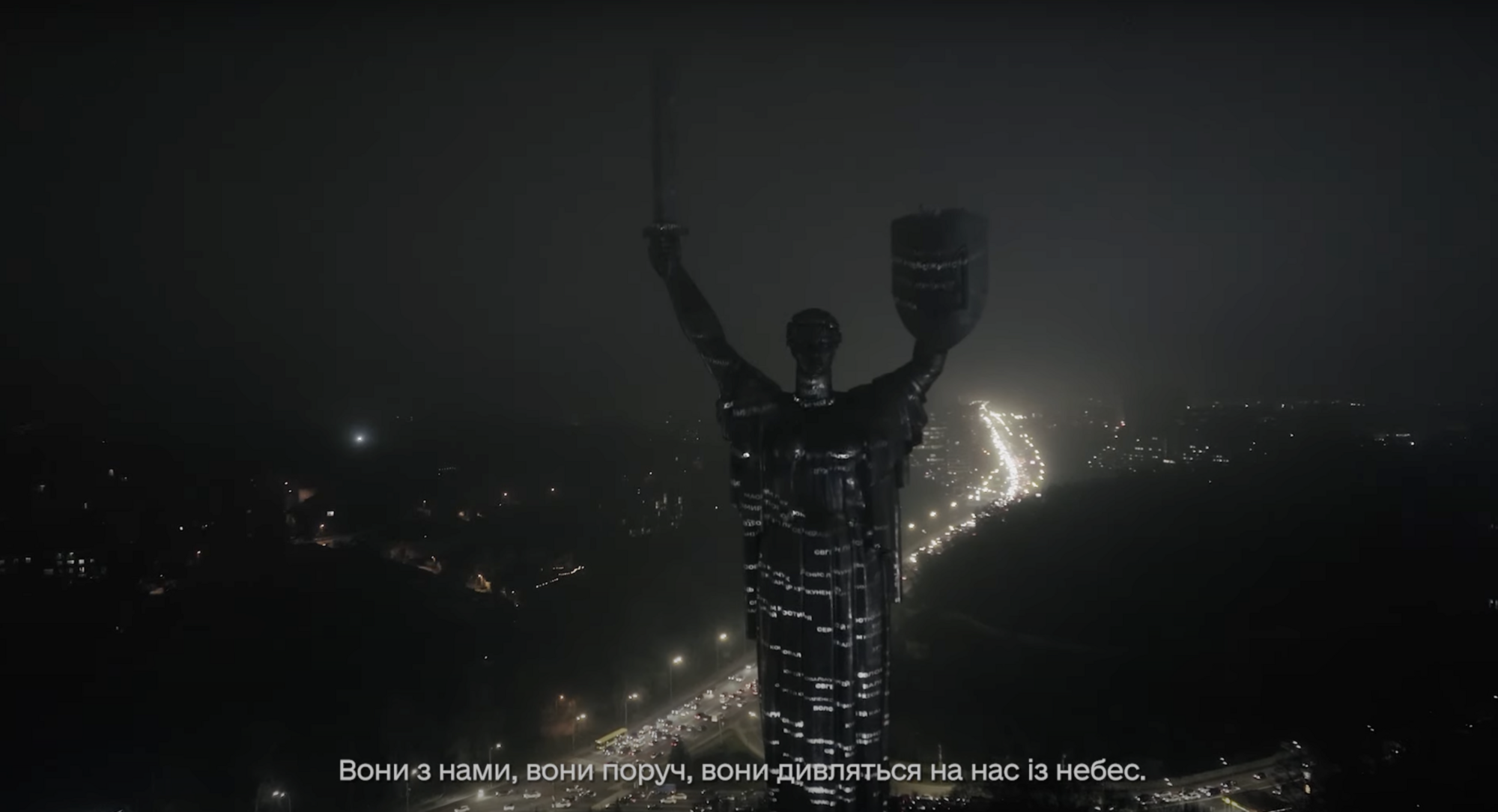 "Сердце усеяно шрамами, но за каждым из нас – "Украина-мать": Зеленский поздравил с Новым годом, вспомнив всех героев и удар по "Охматдету"