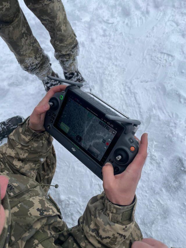 У Карпатах врятували "туристів" з Київщини та Донеччини, які сім днів горами йшли до Румунії. Фото та відео