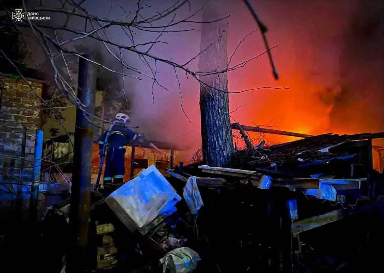 Під Києвом чоловік згорів у власному авто. Подробиці трагедії та фото