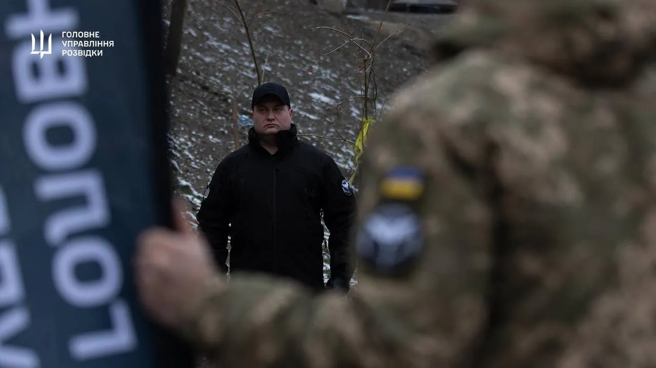 Пошана до Героїв та зв’язок поколінь: новобранці ГУР склали присягу біля Аскольдової могили. Фото 