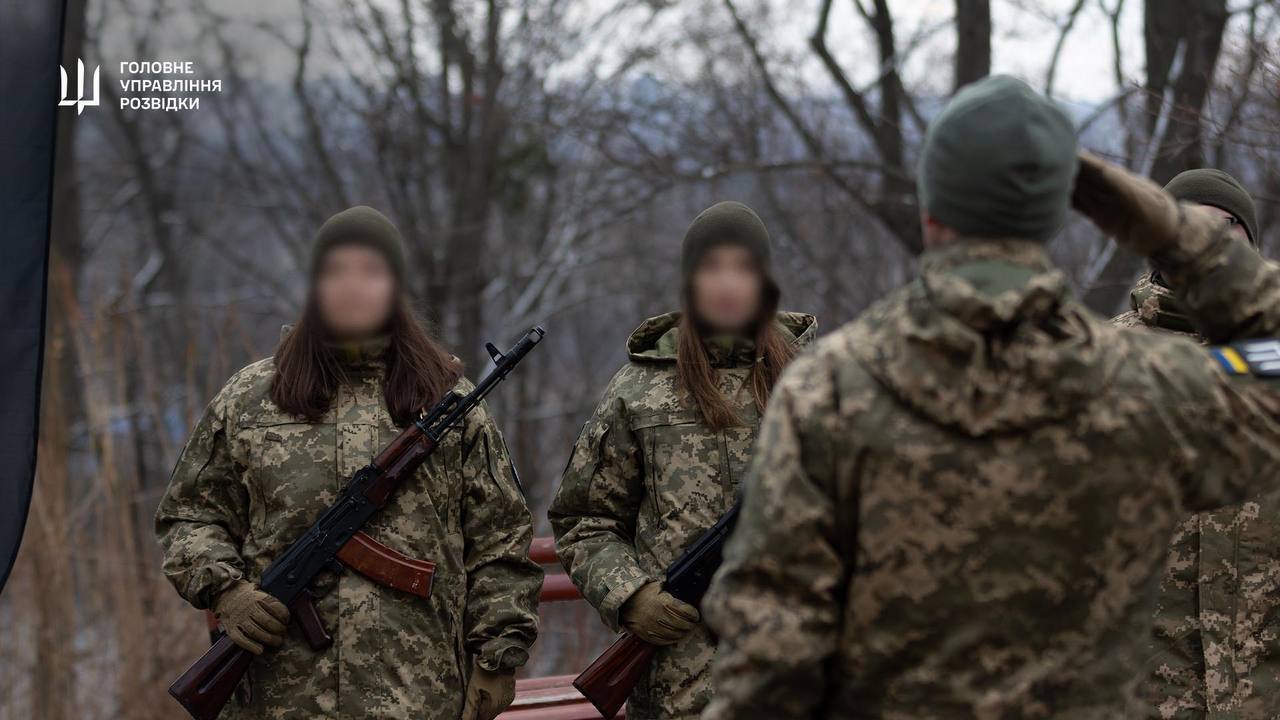 Пошана до Героїв та зв’язок поколінь: новобранці ГУР склали присягу біля Аскольдової могили. Фото 