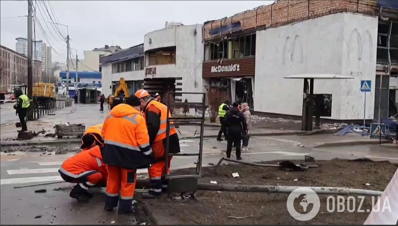 Перший в Україні: у Києві російська ракета пошкодила легендарний McDonald's на Лук'янівці. Архівні фото