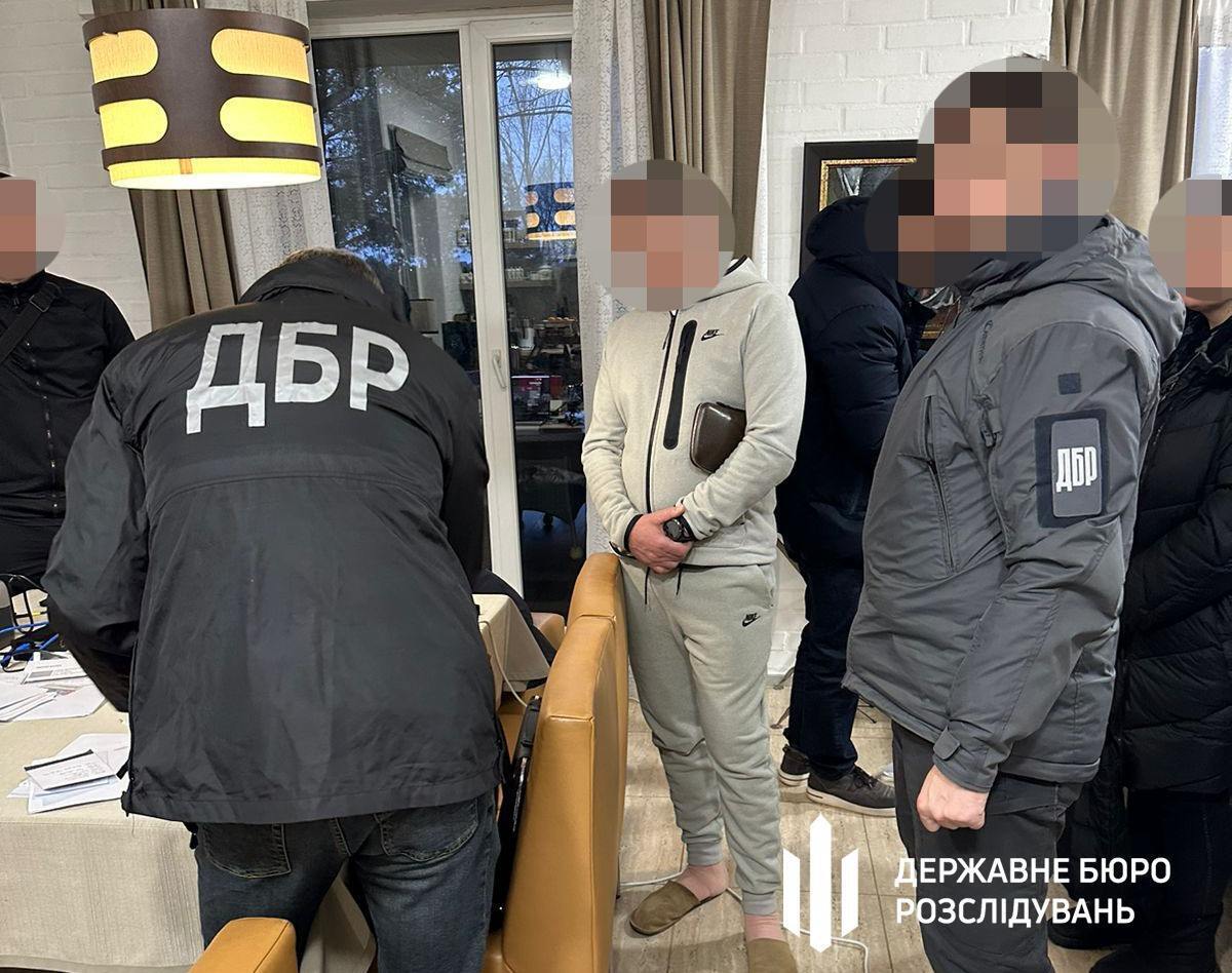 Нардеп Бондарев организовал незаконный выезд за границу для 18 человек – ГБР