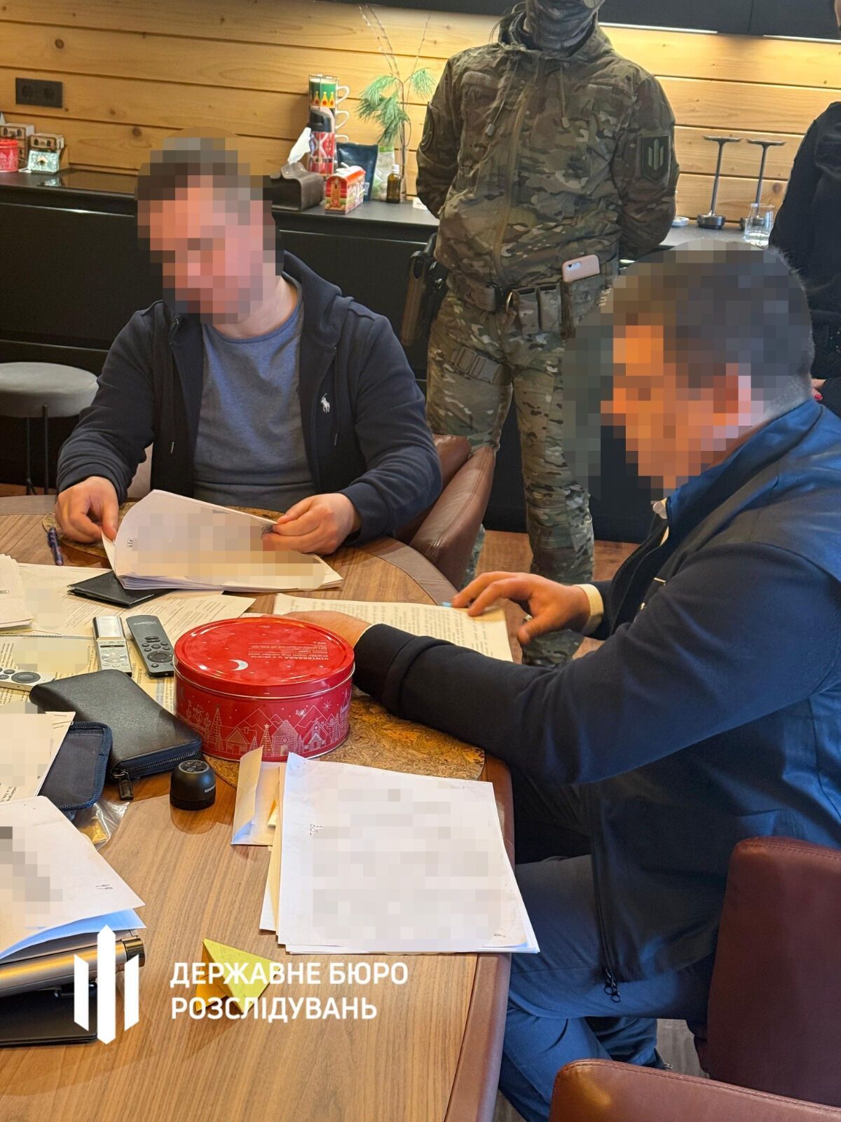 ГБР сообщило о подозрении в газовом деле Януковичу и Азарову, а также действующему киевскому судье. Фото и видео