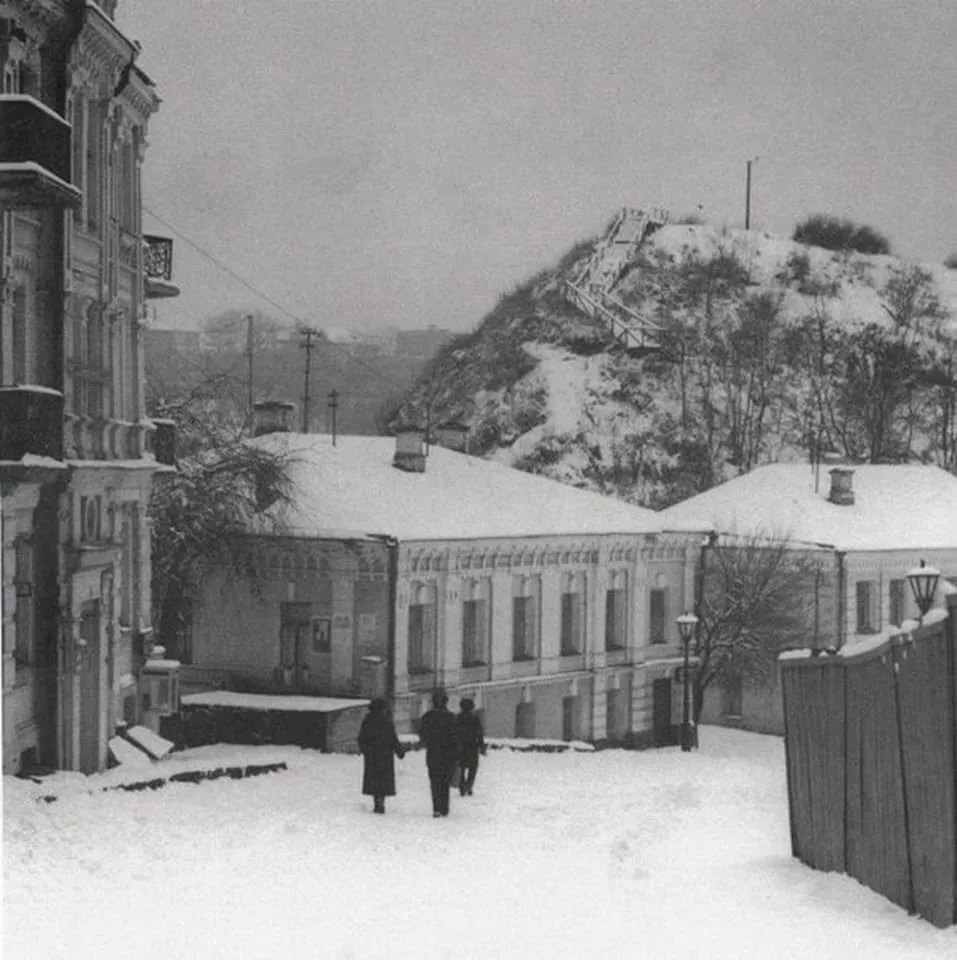 В сети показали, как выглядел зимой Андреевский спуск в Киеве в 1970-х годах. Старые фото