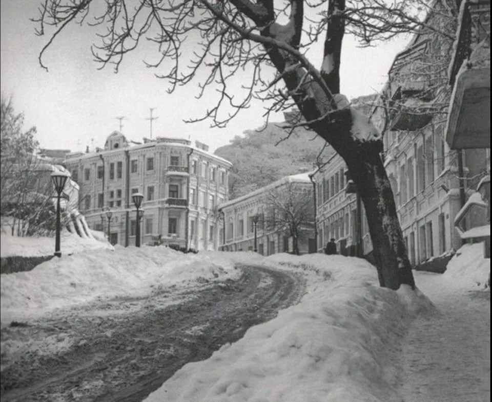 В сети показали, как выглядел зимой Андреевский спуск в Киеве в 1970-х годах. Старые фото