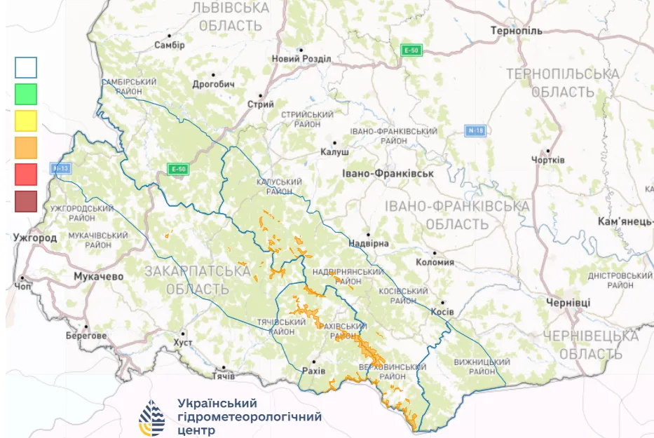 Тепло, но с "сюрпризом": синоптики дали прогноз на начало недели и рассказали, где ждать снега в Украине. Карта