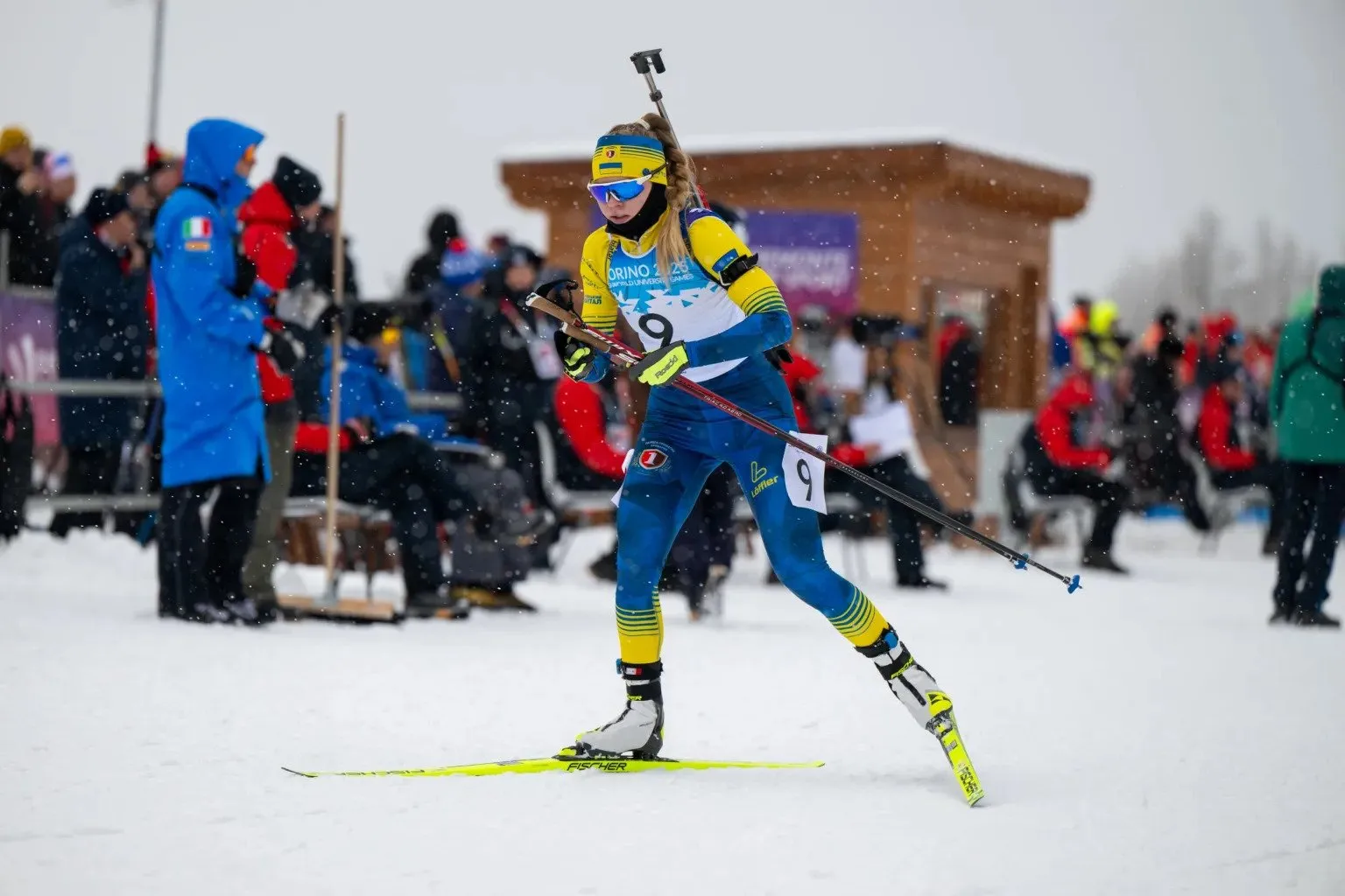 Фініш із синьо-жовтим прапором! Україна зробила золотий дубль у біатлоні на Універсіаді-2025. Відео