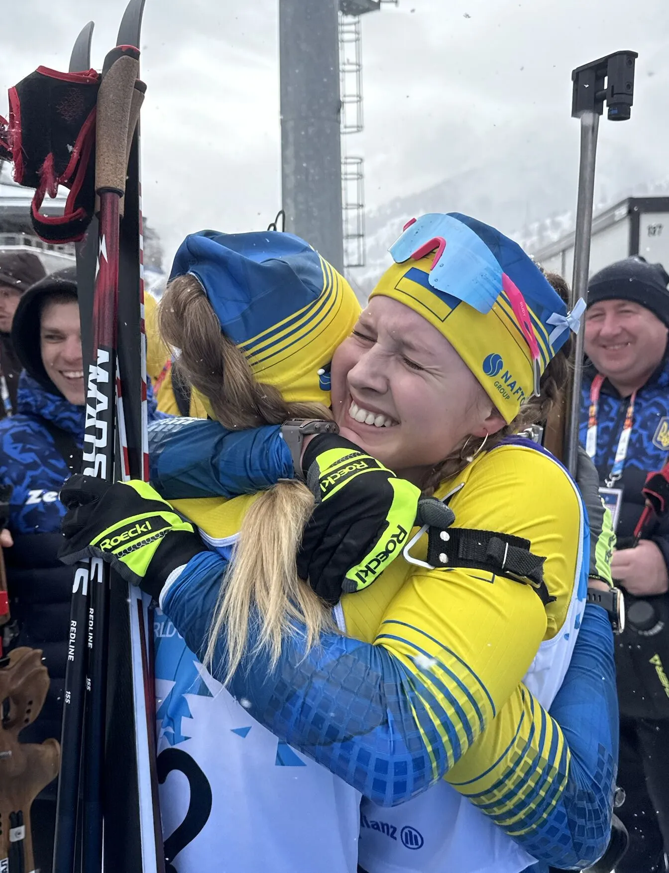 Фініш із синьо-жовтим прапором! Україна зробила золотий дубль у біатлоні на Універсіаді-2025. Відео