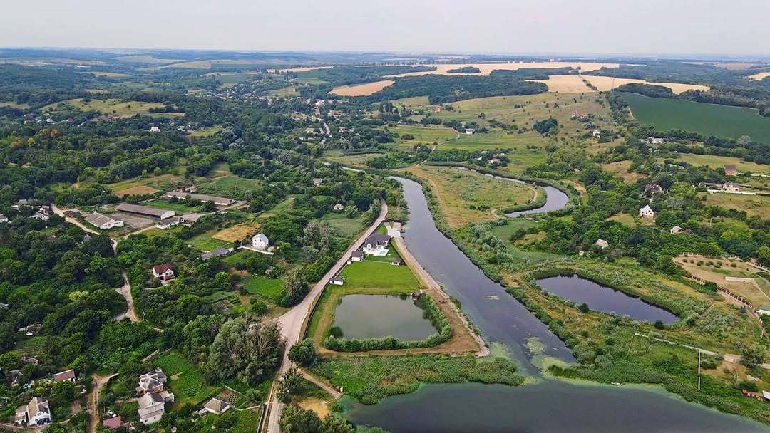 Унікальні та маловідомі місця України, які обов'язково варто відвідати
