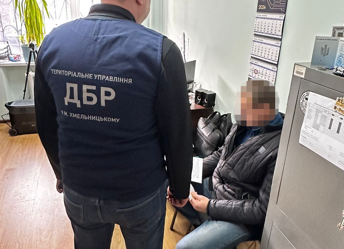 Был в сговоре с руководителем: ГБР сообщило о подозрении соучастнику схемы поборов с бойцов, уклоняющихся от службы. Фото