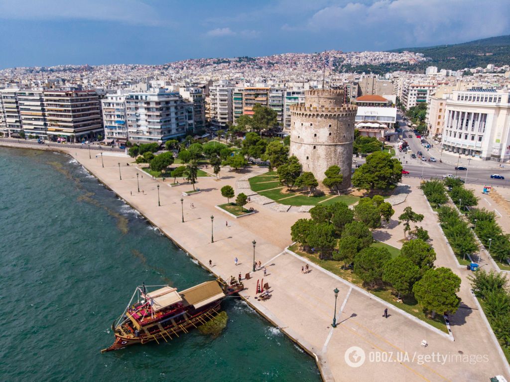 В Греции в мусорном пакете нашли 2000-летнюю статую женщины