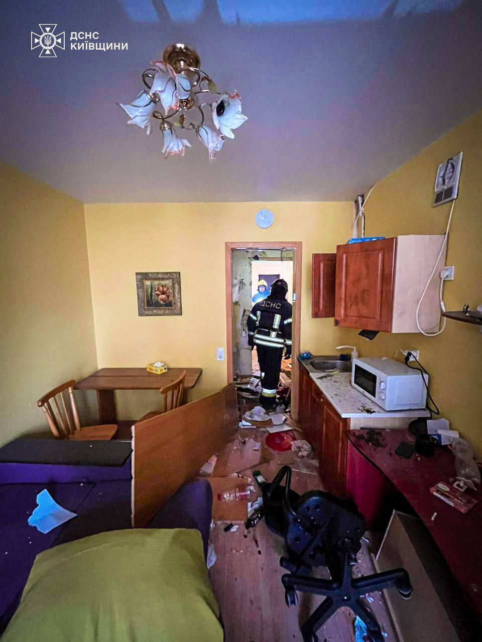 Под Киевом в одном из ЖК произошел взрыв в квартире: момент ЧП зафиксировала камера. Все подробности, фото и видео