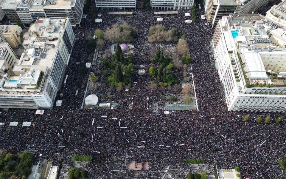 У Греції спалахнули масштабні протести: люди вимагають покарати винних у кривавій аварії на залізниці. Фото