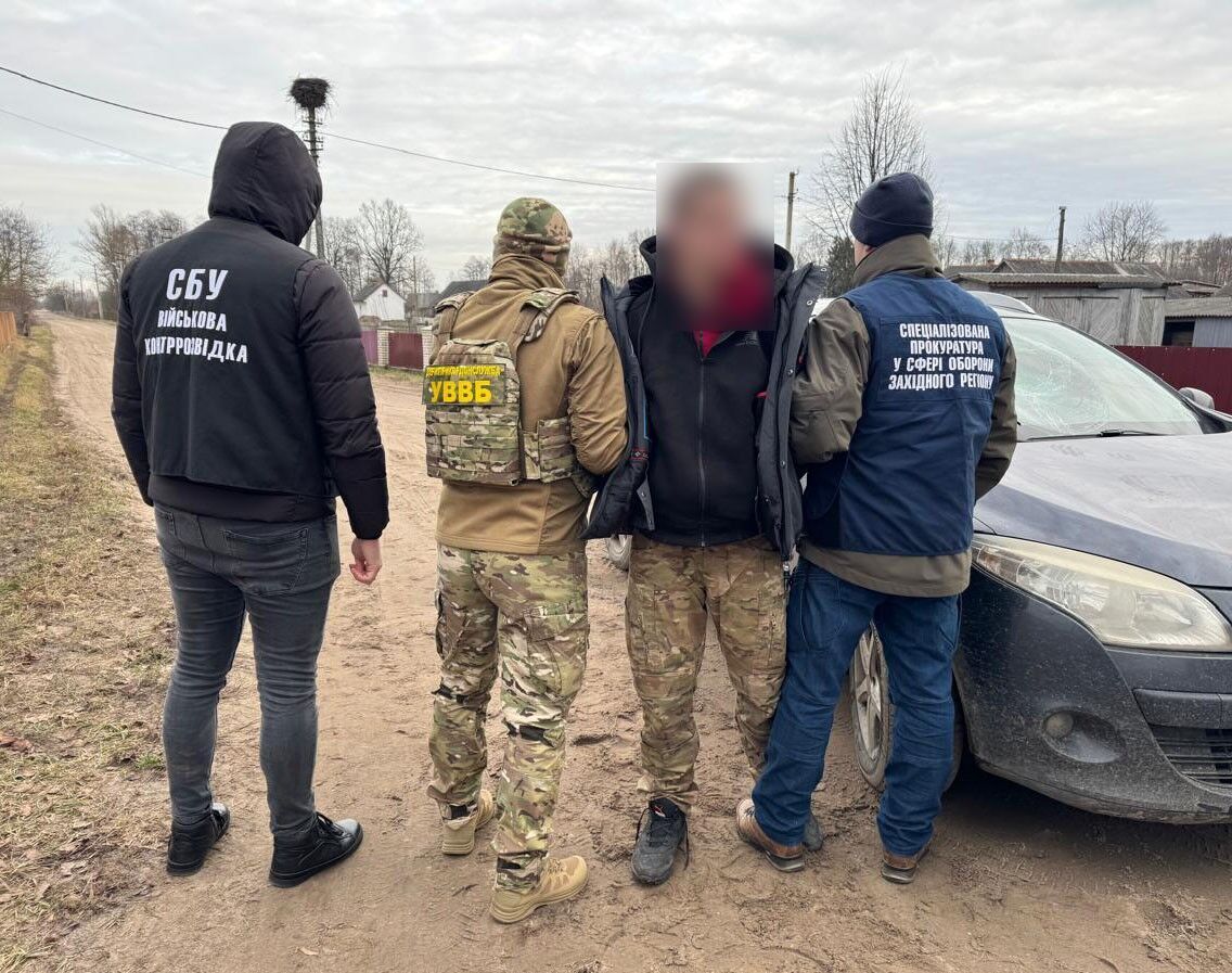 Поймали с поличным: на Волыни задержали организатора канала незаконной переправки мужчин через границу. Фото
