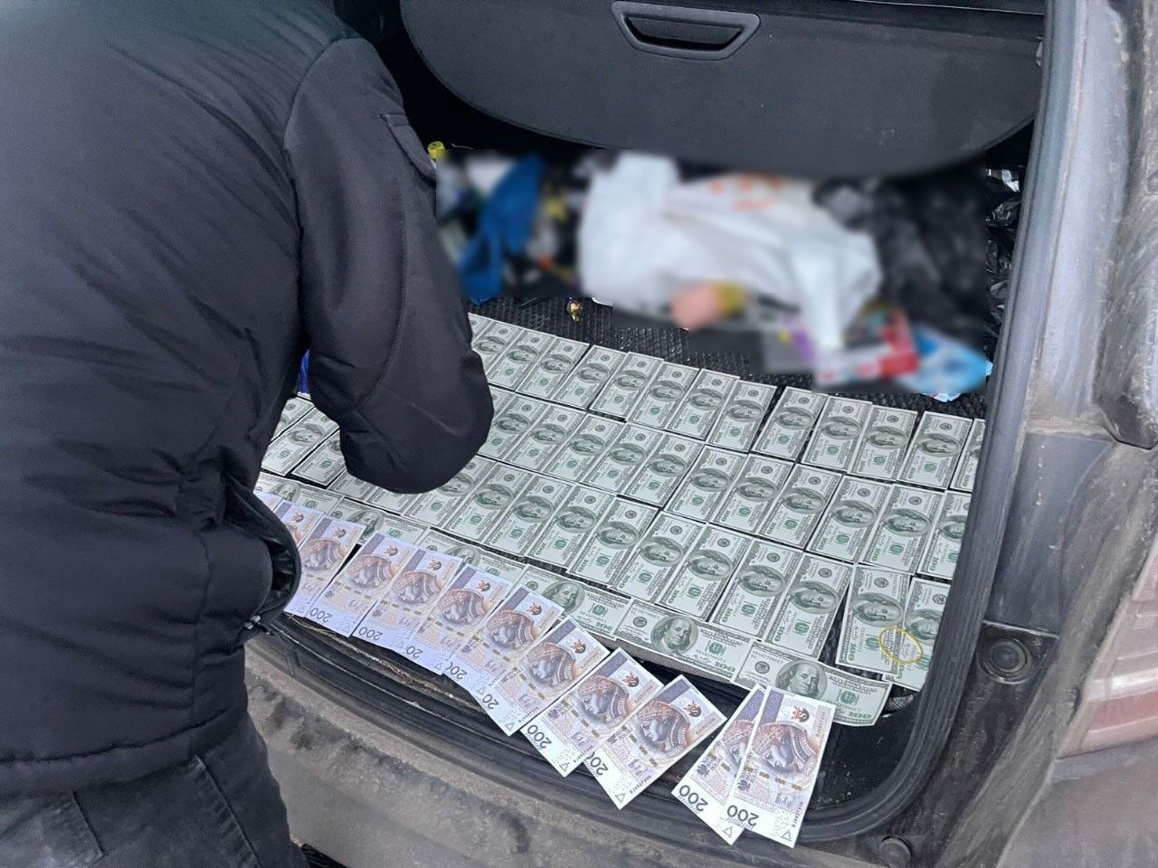 Поймали с поличным: на Волыни задержали организатора канала незаконной переправки мужчин через границу. Фото