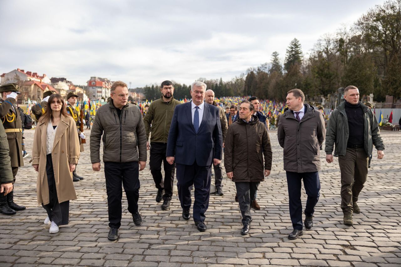 "Мы должны сделать этот год годом мира": в Украину прибыл с визитом глава МИД Испании. Фото