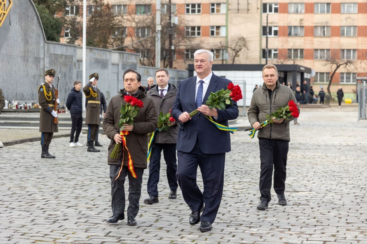 "Мы должны сделать этот год годом мира": в Украину прибыл с визитом глава МИД Испании. Фото