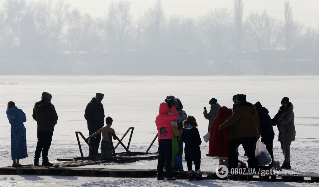 5 правил купания на Крещение: нужно ли нырять в ледяную воду в проруби