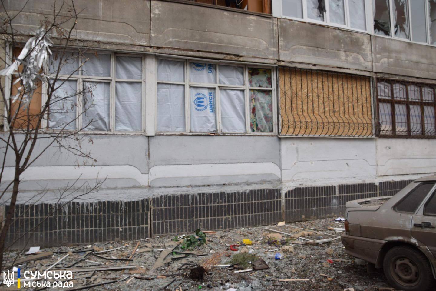 Влучання російського дрона в багатоповерхівку в Сумах: кількість постраждалих зросла до 16, аварійний під'їзд закрили