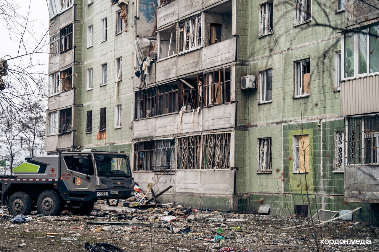 "Ввели в искусственную кому, чтобы сохранить жизнь": стало известно, в каком состоянии пострадавшие в результате атаки РФ в Сумах. Видео