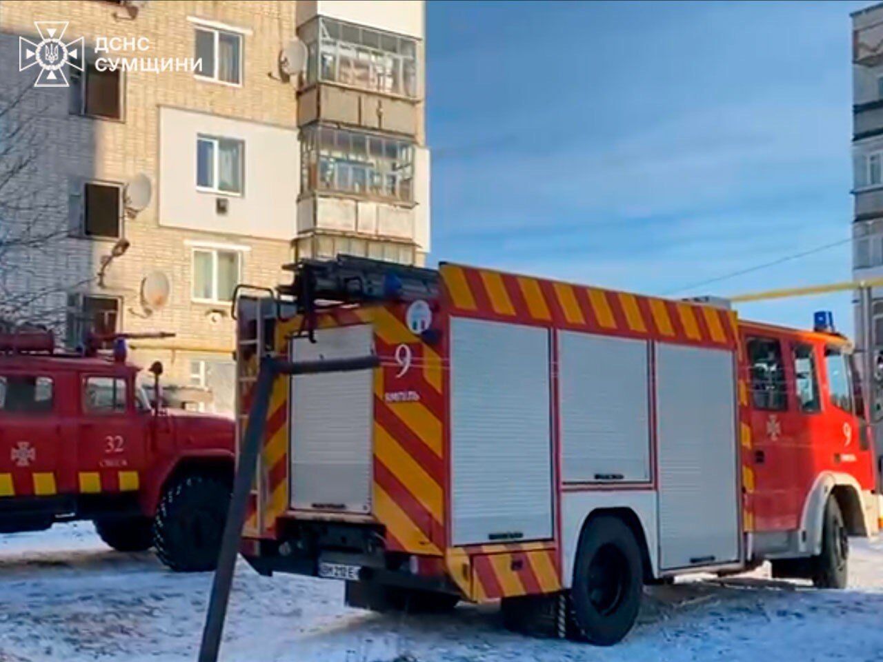 Знищено весь під’їзд: з’явилися фото наслідків влучання КАБу по багатоповерхівці на Сумщині